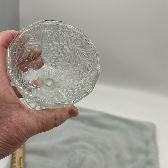 Vintage Wine Goblet Pressed Clear Glass Grapes & Leaves Pattern - Picture 8 of 9